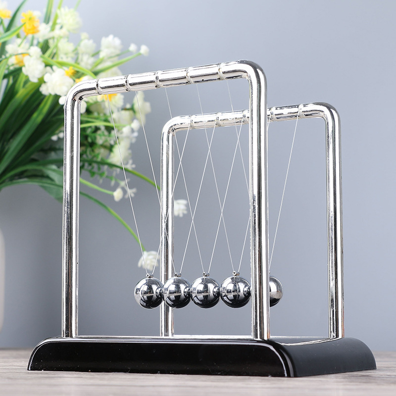 Mini estatuilla de péndulo de  - Newton Cradle Large reseña y precio